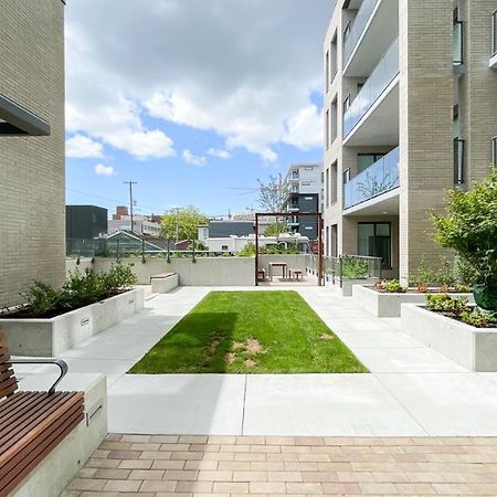 Spacious New Apartment With Working Space@Oakridge Vancouver Eksteriør billede