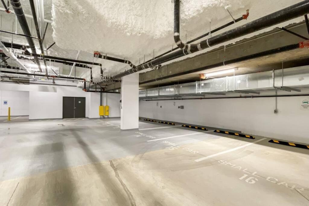 Spacious New Apartment With Working Space@Oakridge Vancouver Eksteriør billede