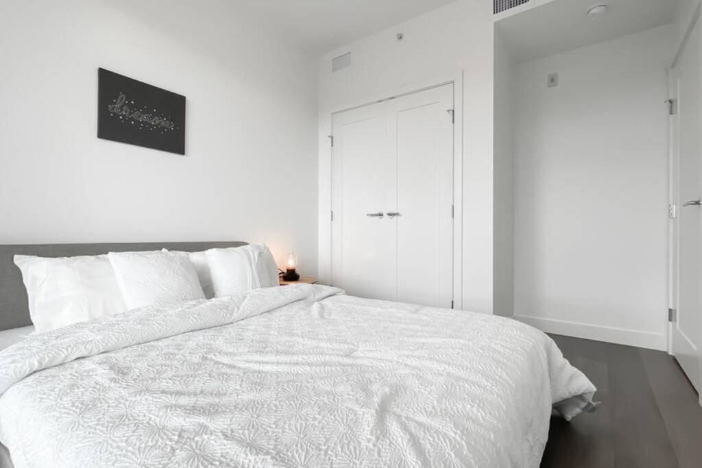 Spacious New Apartment With Working Space@Oakridge Vancouver Eksteriør billede