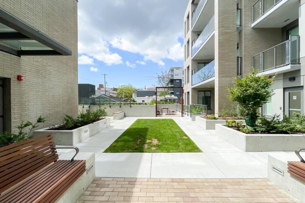 Spacious New Apartment With Working Space@Oakridge Vancouver Eksteriør billede